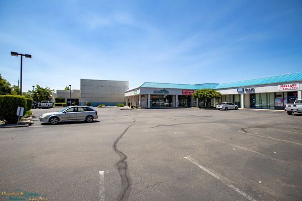 Multi-Tenant Commercial Building: 2070 Churn Creek Rd, Redding, CA 96002